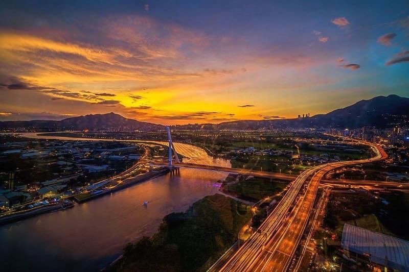 新北の夜景が一望のもとに！