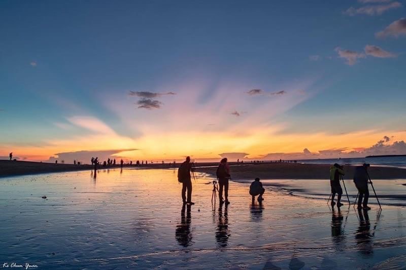 이 드라마틱한 하늘, 일출의 빛일까요? 일몰의 노을일까요? 