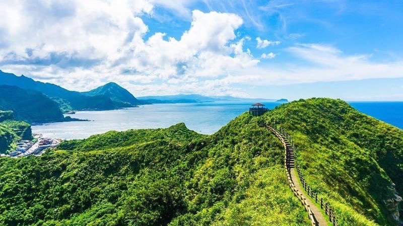 타고르가 이렇게 말한 적이 있어요. 하느님이 우리의 의지를 강하게 하려고 길에 하나 또 하나의 장애물을 두었어요. 인내심과 끈기로 산길을 따라 정상에 올라가면 산과 바다의 아름다운 경치를 내려다볼 수 있어요.