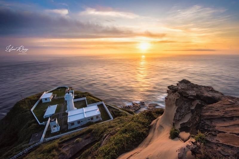새벽에 암벽 정상에 올라간 것은 오로지 이 놀라운 풍경을 보기 위해서요!