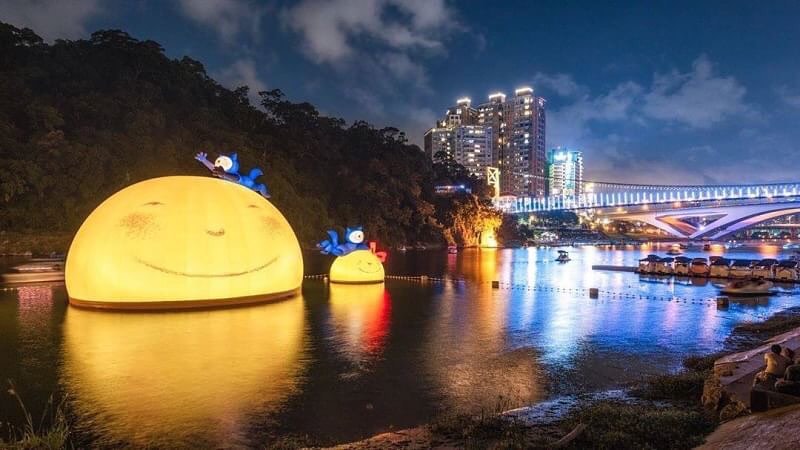 半分のお月さん、キラキラしてかわいい