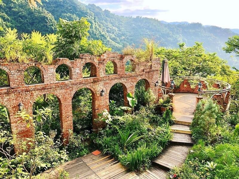 붉은 벽돌의 연속 아치벽은 어떻게 찍어도 예뻐요❤