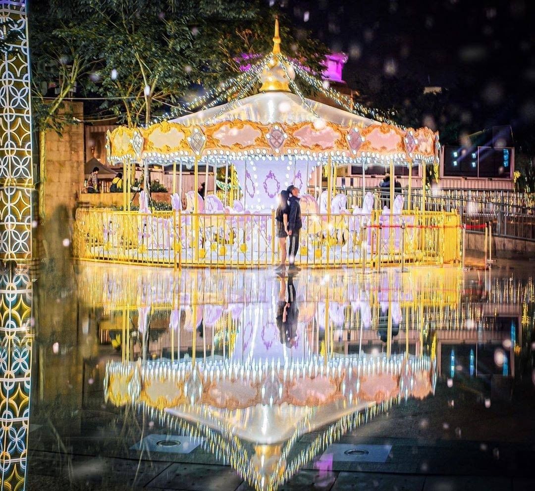 ぐるぐる回るメリーゴーランド悩みも悲しみも忘れられます。