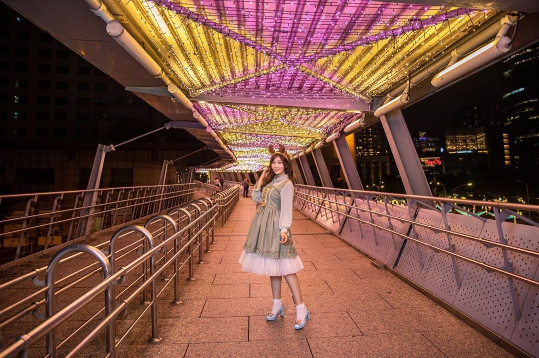 耶誕城總共有8座魔幻打卡天橋，你搜集幾座了呢？