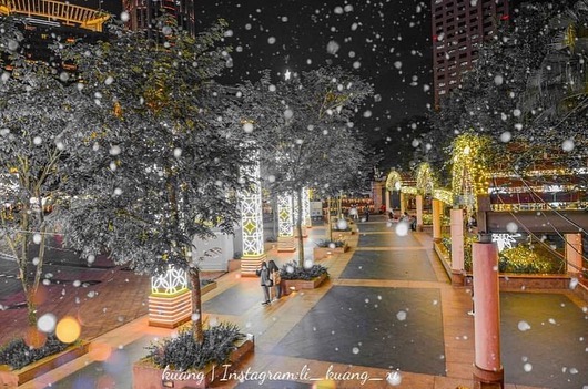 アイフォーンのホーム画面の壁紙を変えてみませんか？