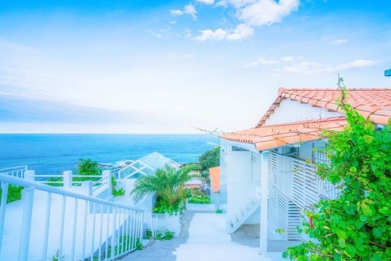 目を閉じ、頭の中にストレス解消できるような景色が徐々に現れてきました。