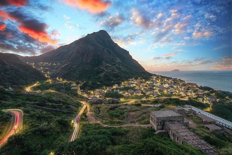 주말에 어디 가든 사람들로 붐벼요? 그럼 멀리 산 속 마을에 가서 그 고요함을 즐겨보세요