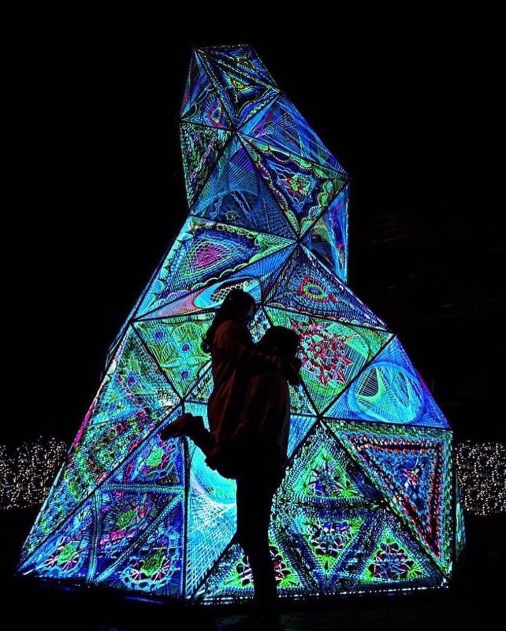 도시 속의 로맨틱한 빛은 우리가 만들어요