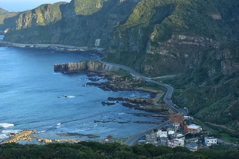 楽な旅なのに、山や海の美しい風景とともに高い所を登っていったら予想外の絶景が見えます。