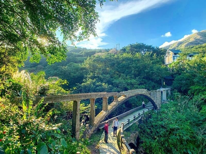 遠くまで旅行する必要はありません。