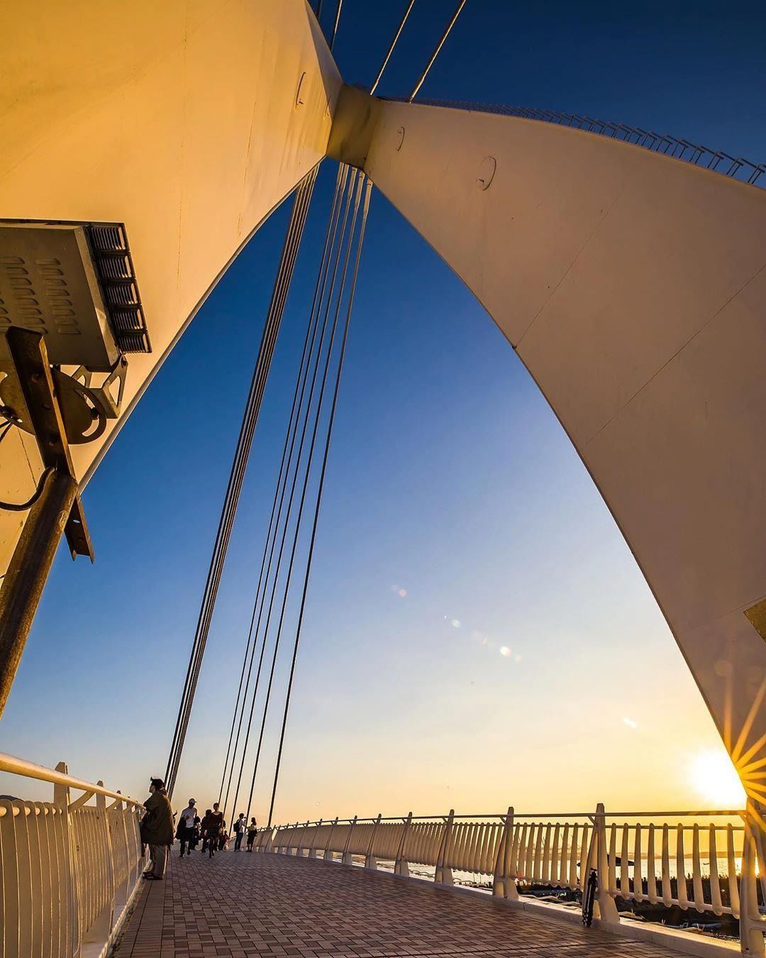 When you feel tired, just head up ,feel the sunshine and believe that tomorrow will be a better day.