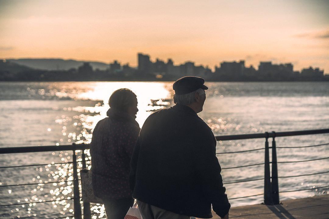 Holding hands and grow old together with the beloved one by your side, is the most happy thing.