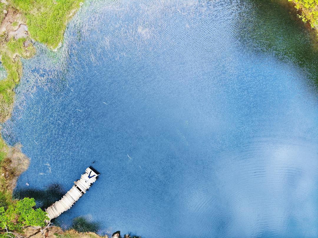 這麼美的湖裡會不會有水怪呢