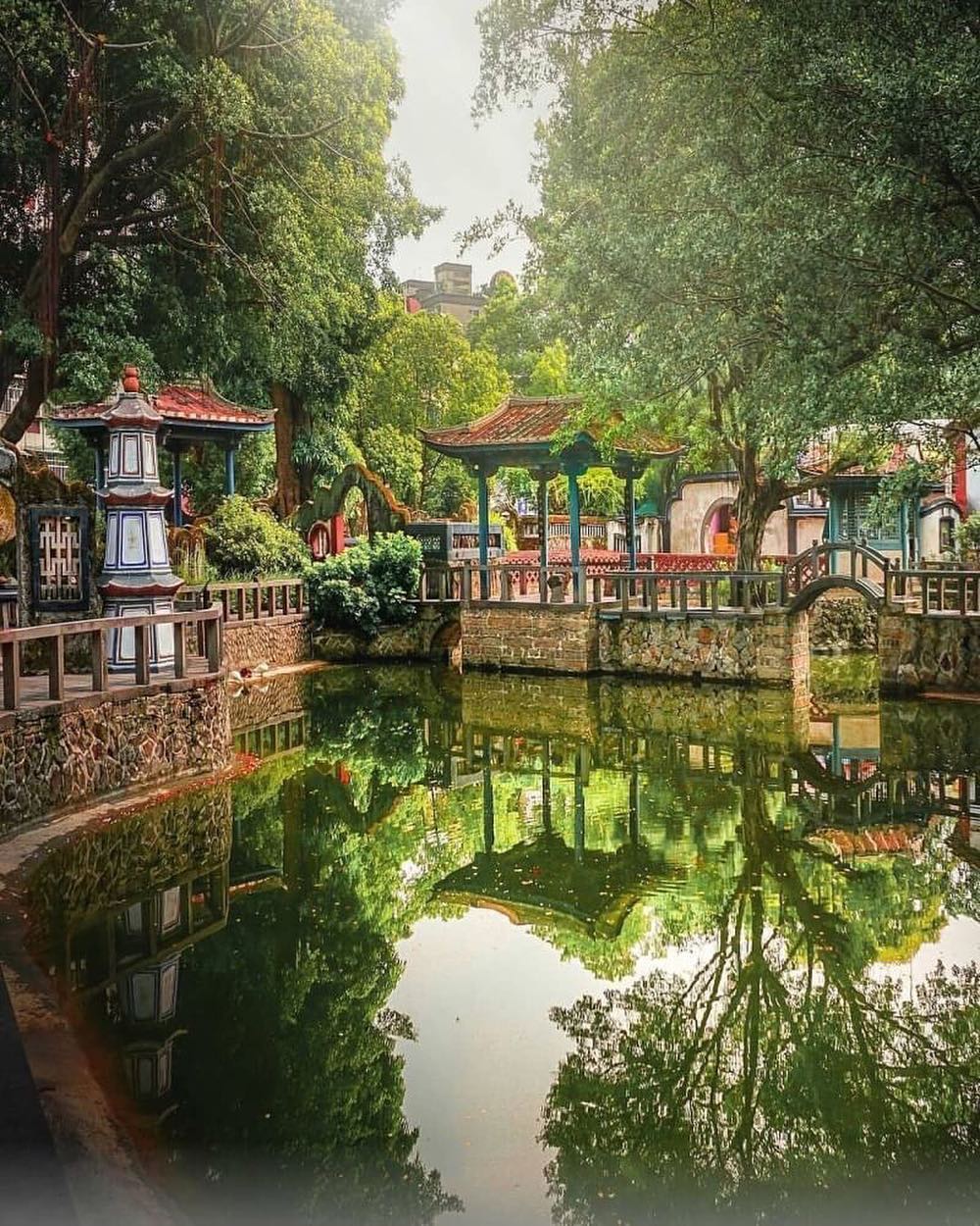 세월이 지나도 귀족의 기품을 지닌다.정원에서 산책하니 시공을 초월한 것 같아요.