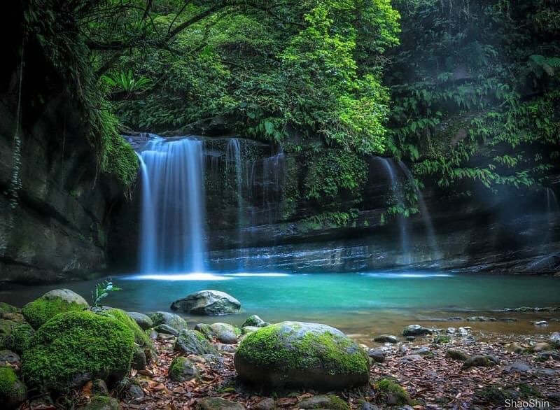 夏は仙境のようなところで涼しくリフレッシュする季節です。