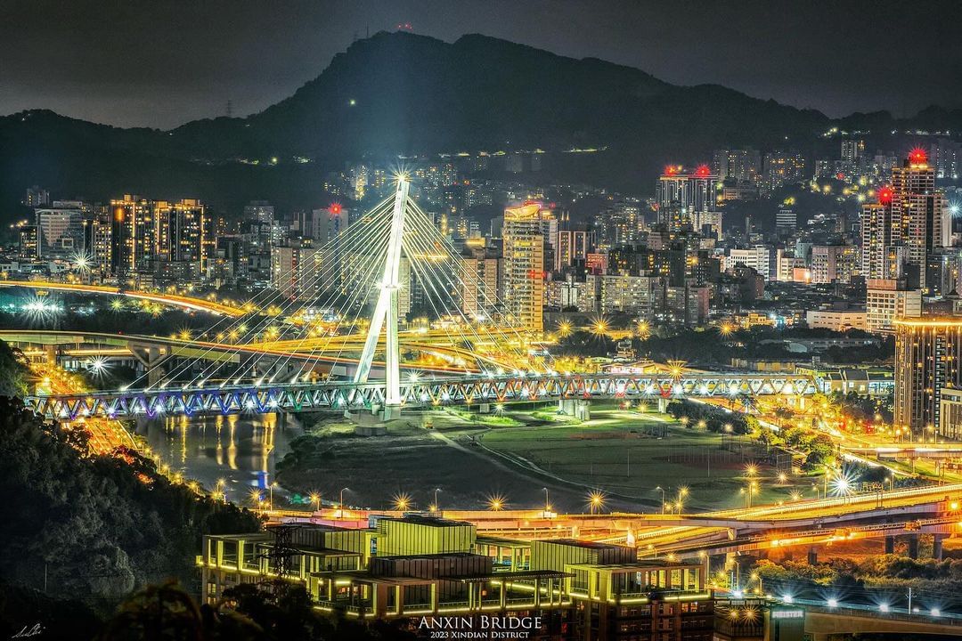 新店最亮眼的新地標，是許多攝影愛好者捕捉美景的新熱點！