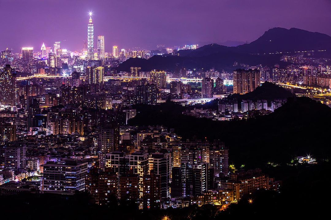 這裡是赫赫有名的夜景聖地，也是北臺灣求財最旺的土地公廟