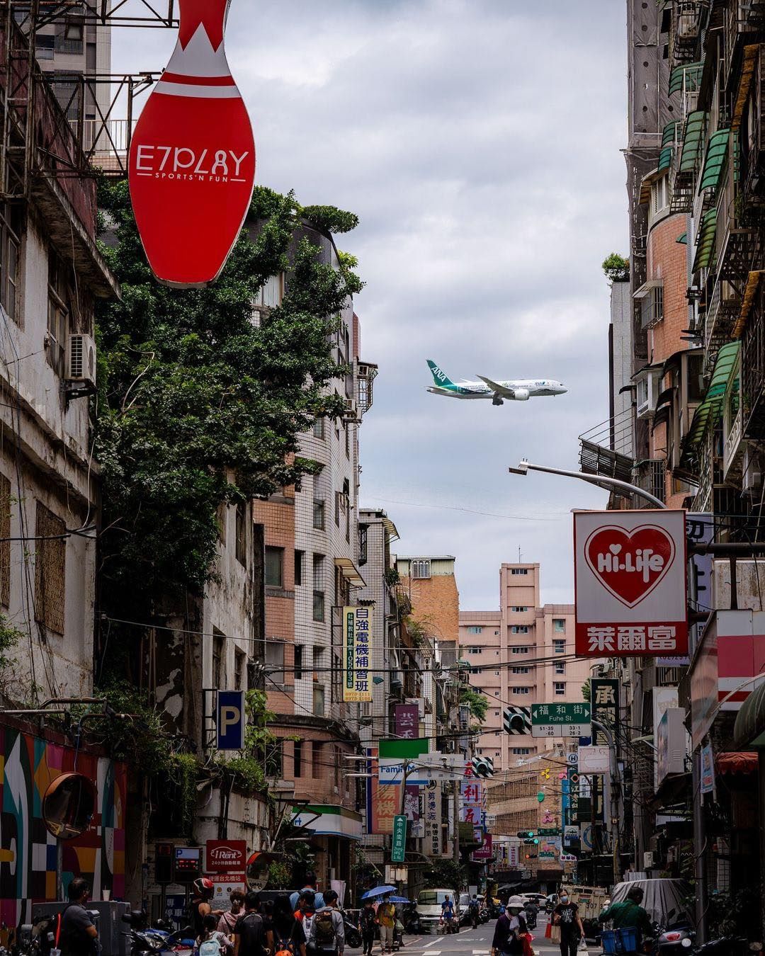 在尋常的生活街巷，你可曾抬頭看看天空？