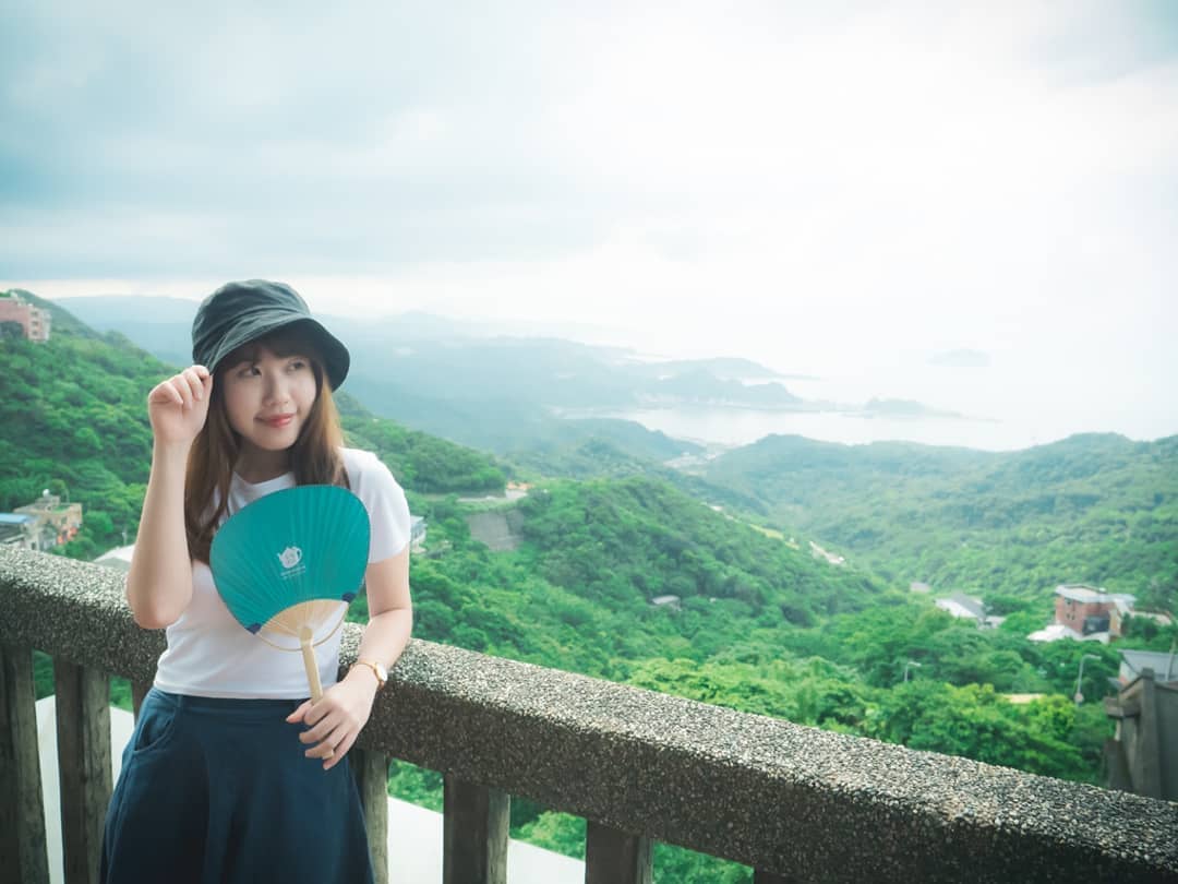 Eye-catching scenery and beautiful people.