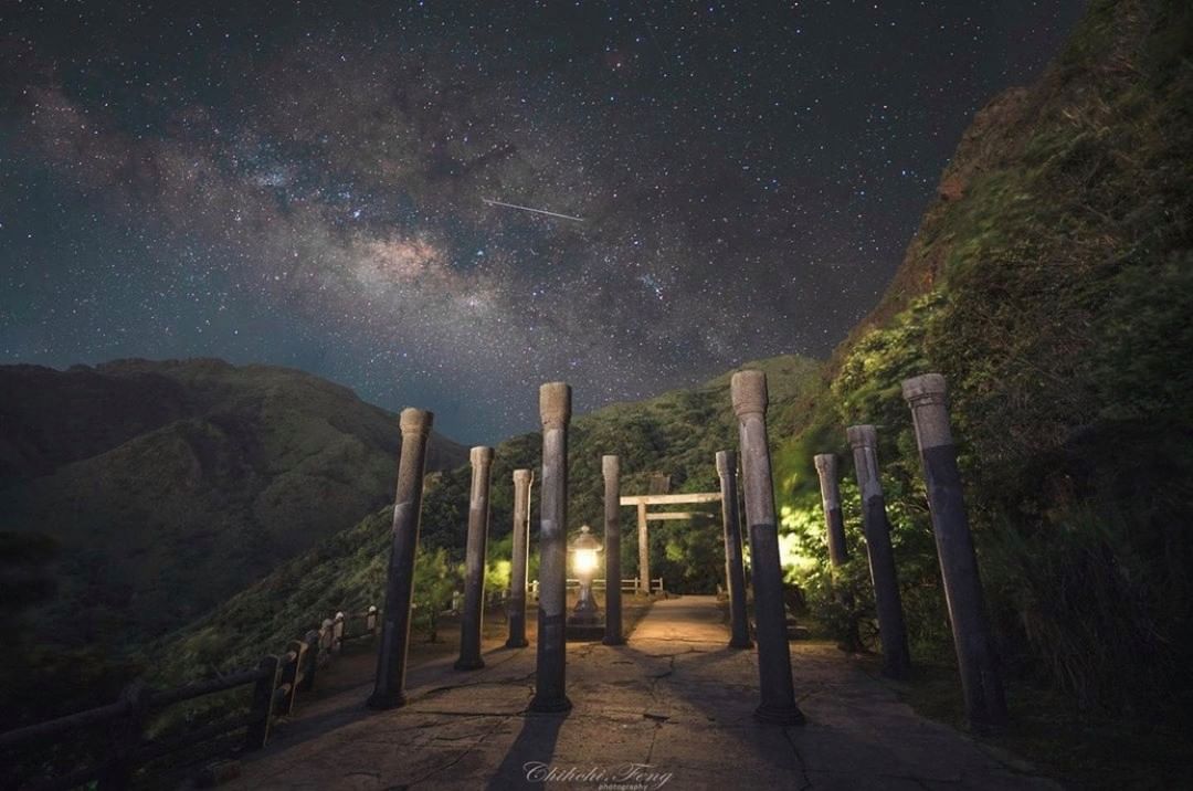 夜幕降臨蒙上神秘面紗