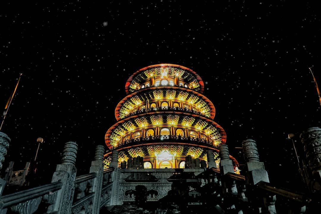 Tianyuan Temple is especially outstanding at night.