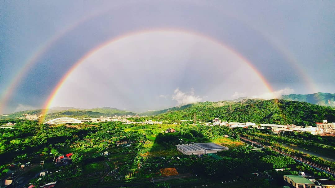 Did you see the rainbow after the heavy rain? It makes people feel better.