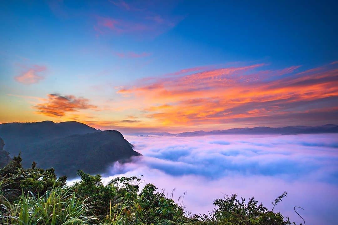 The beauty of romantic sea of clouds is worth waiting for