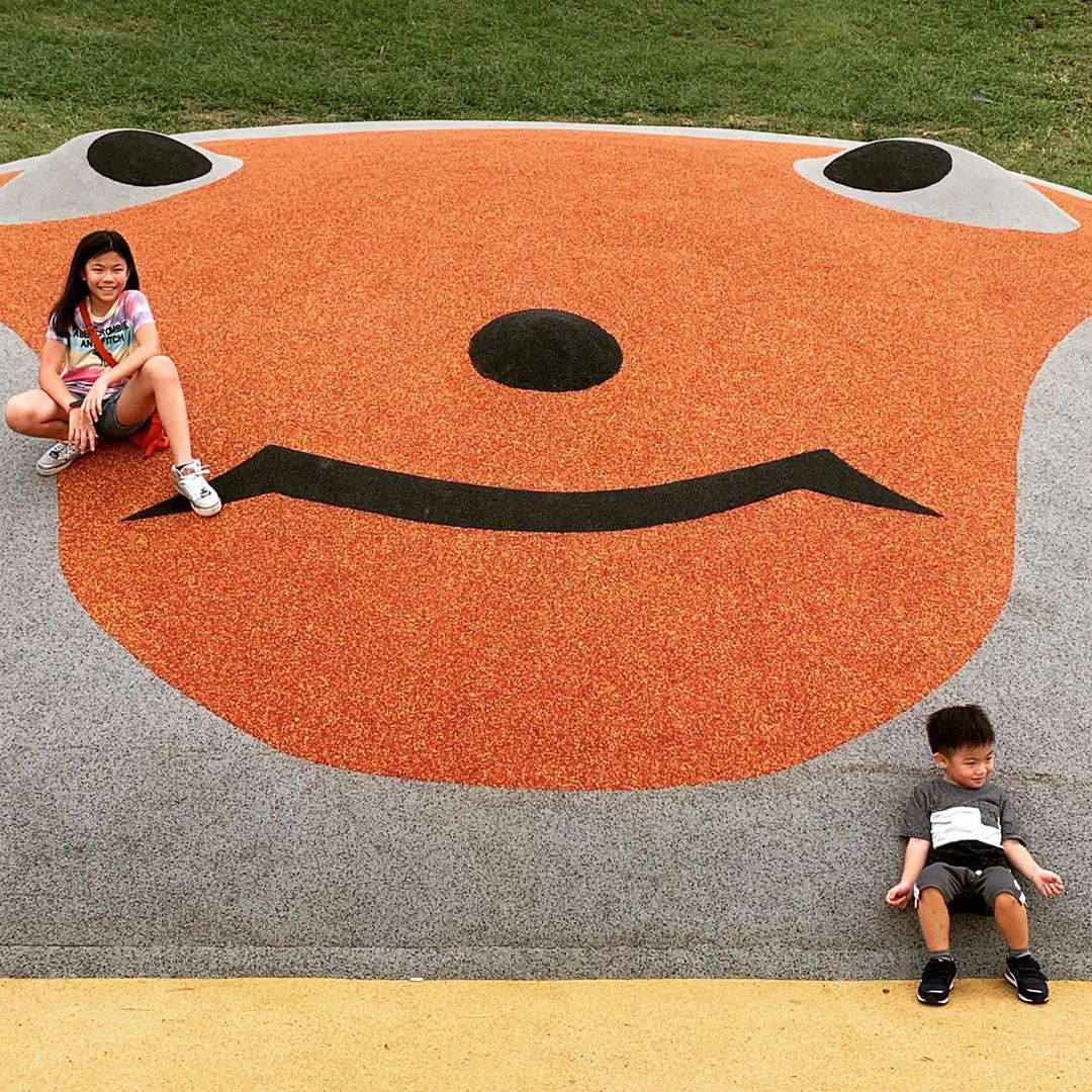 在你懷裡，可以霸道，也可以把你當牆壁抓癢。