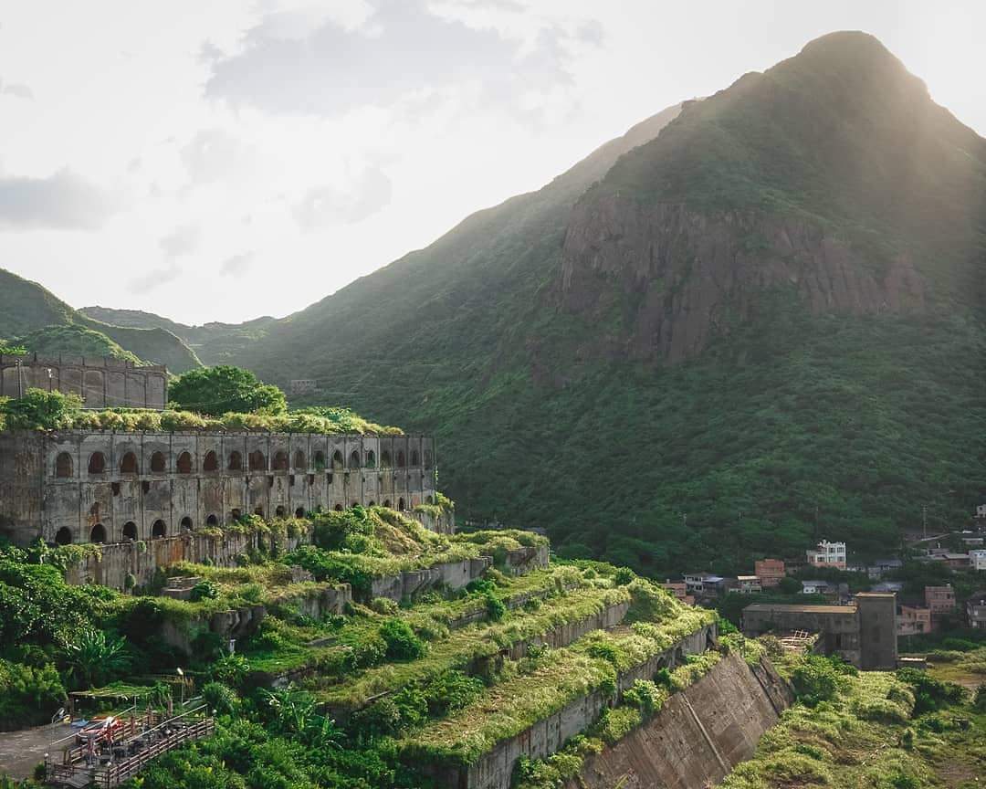 The unlit 13 Layer Remains is truly breathtaking.