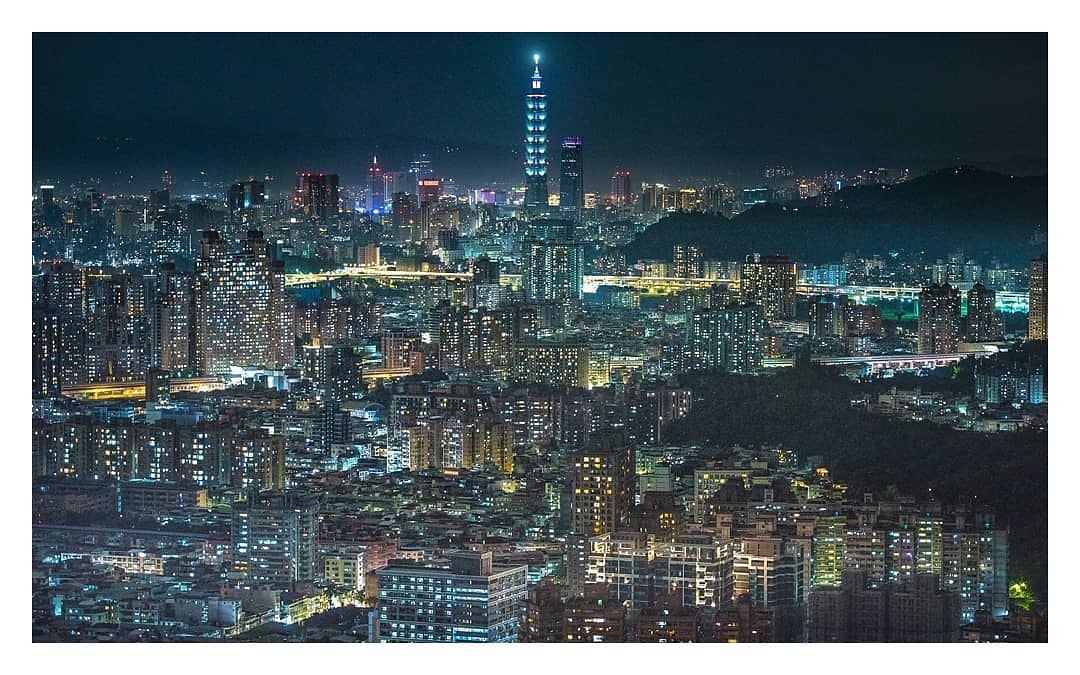 Fell in love with all kinds of night view recently, overlooking the area is invigorating.