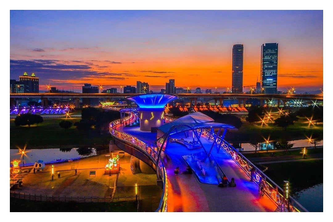 The undefeated crimson cloud, always looks beautiful.