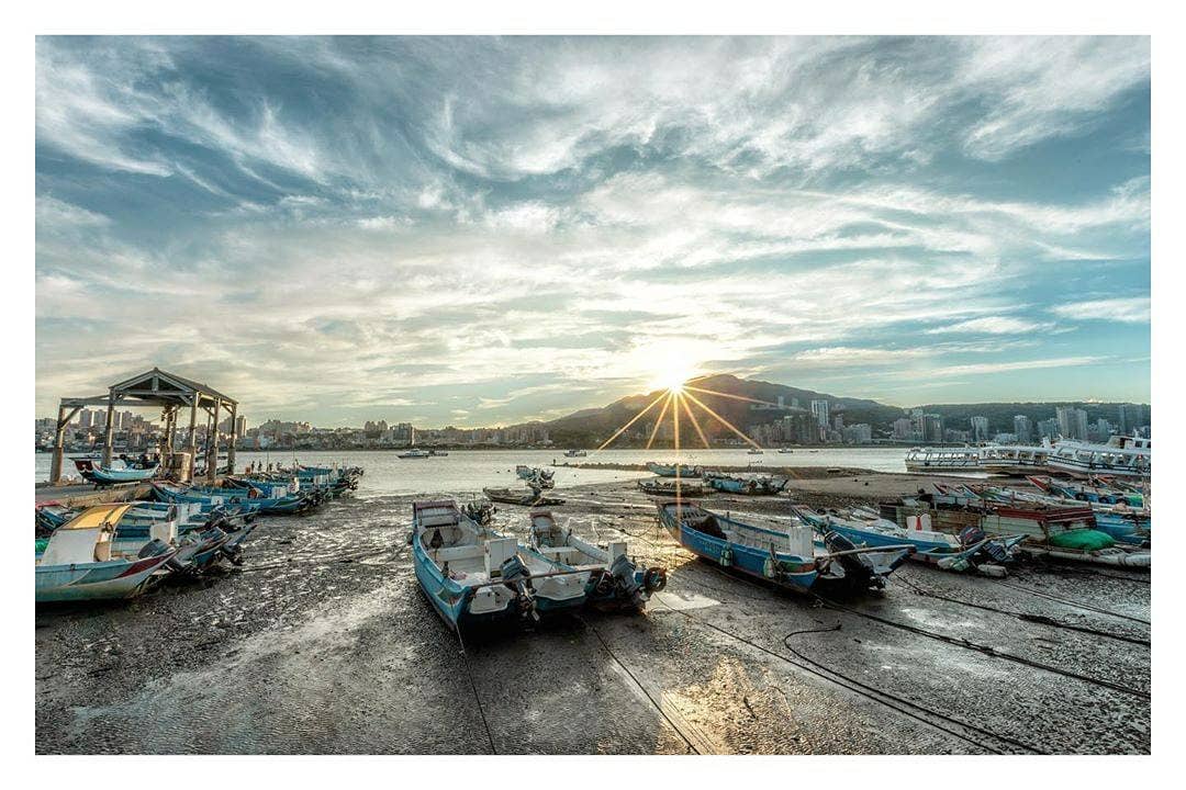 Avoid the crowds at times to give yourself a quiet afternoon.