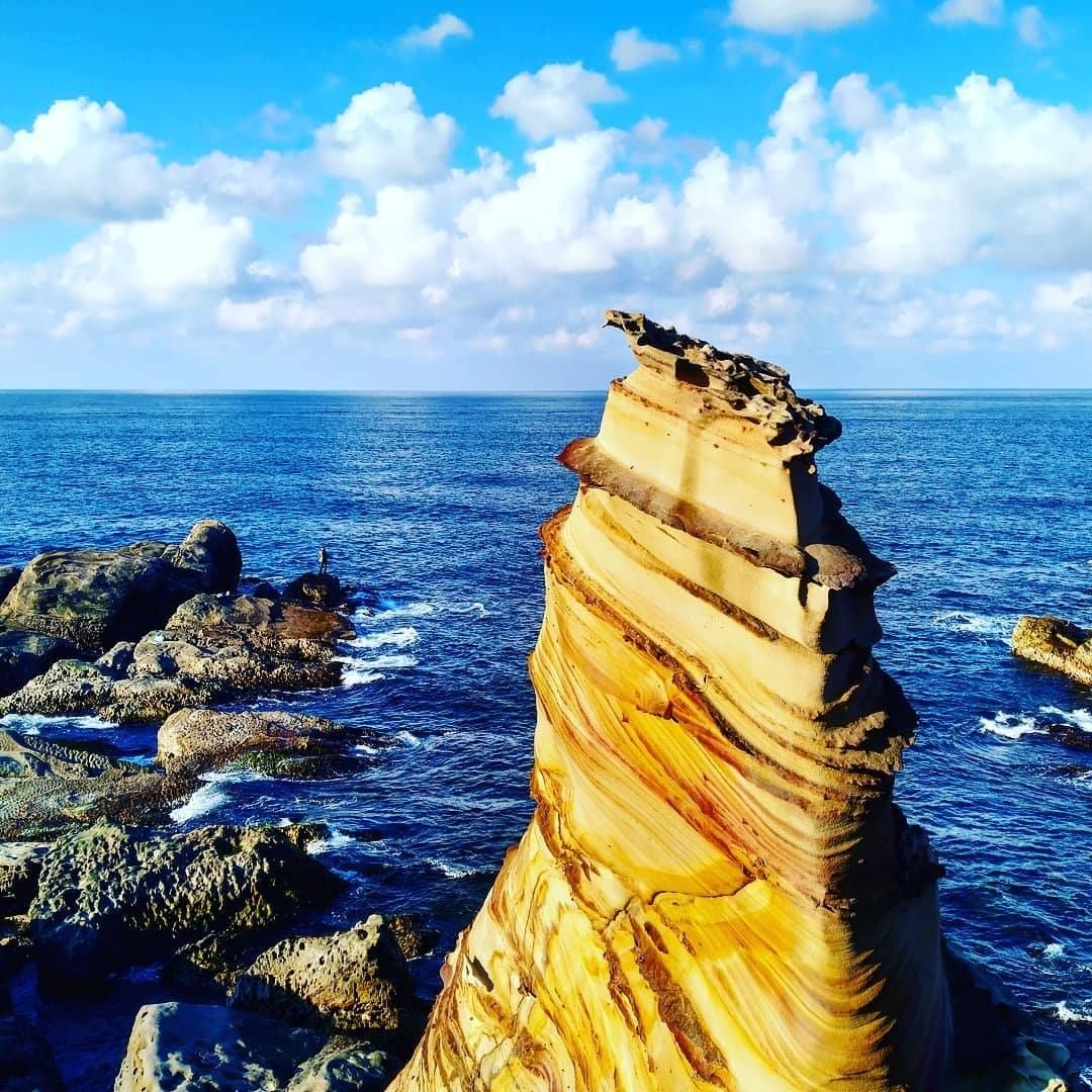 海風、浪花與岩層高手過招，大自然的鬼斧神工。