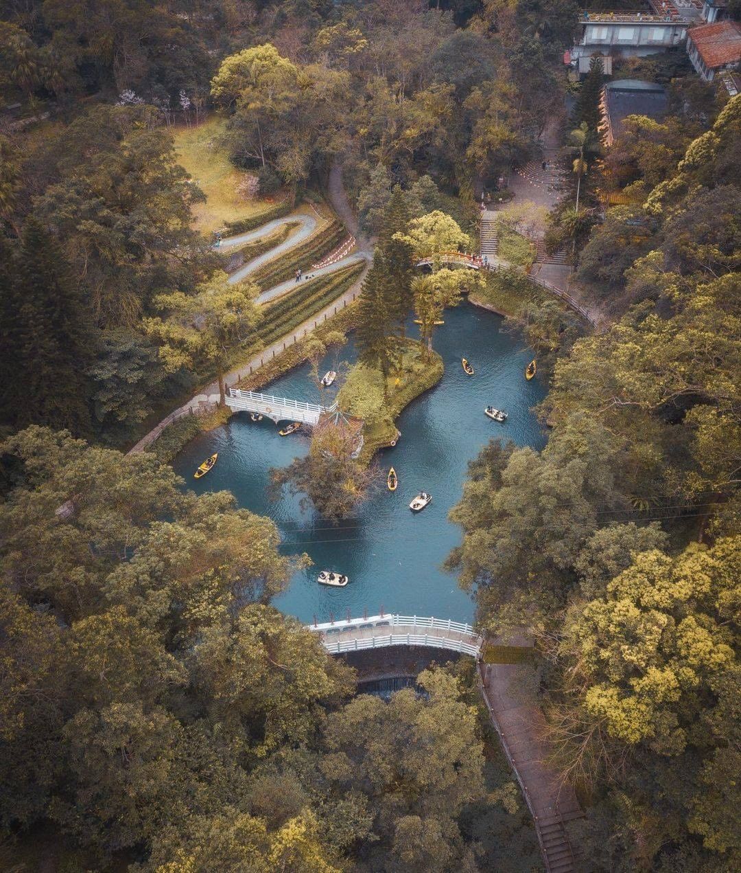 哇~這個美麗如同仙境的地方，竟然是遊樂園 (｡◕∀◕｡)
