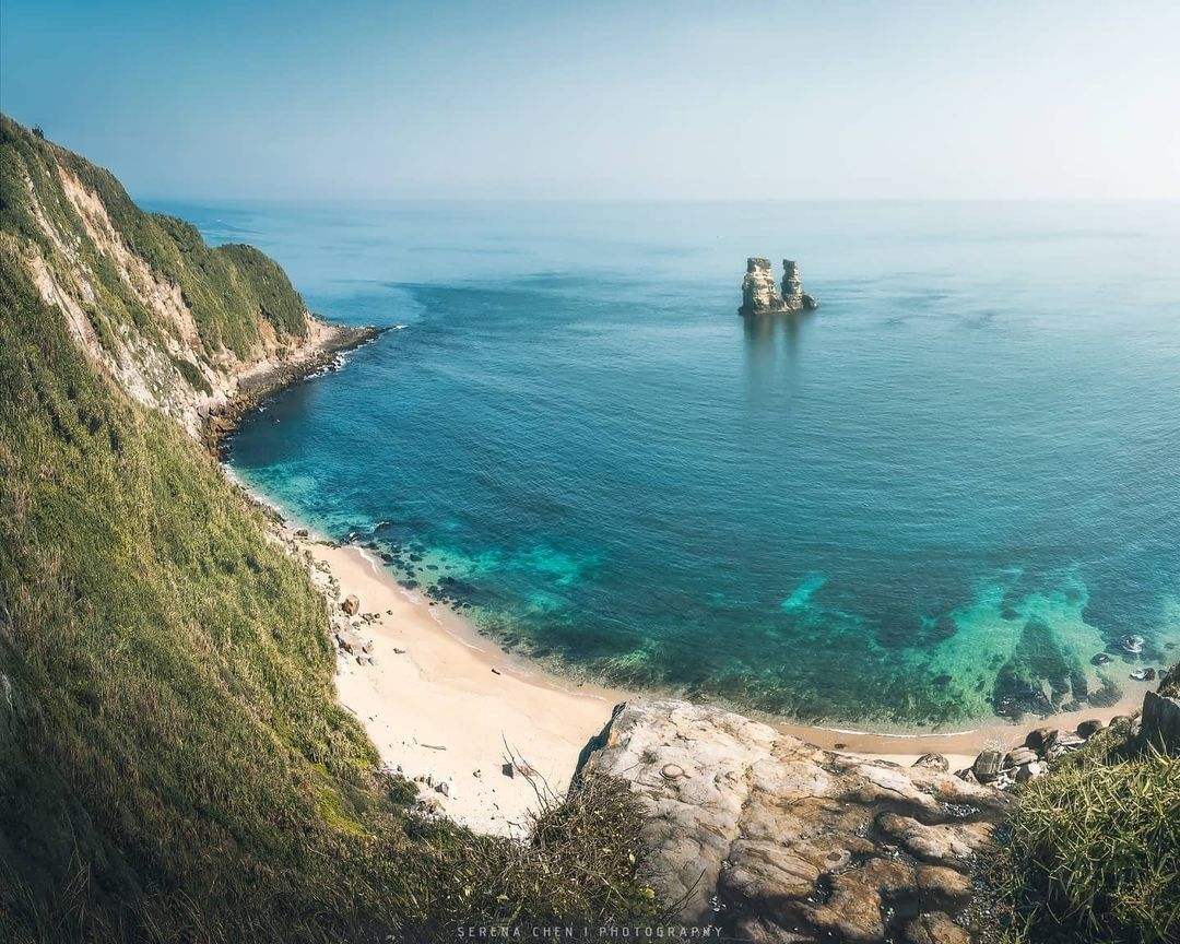 來一趟金山舒壓之旅吧！先到獅頭山步道走走，再去老街吃美食，最後還可以泡個溫泉放鬆一下。