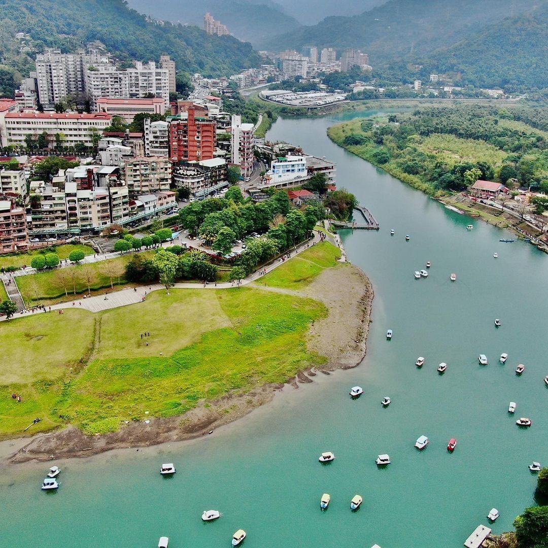你知道吗?新店碧潭不只水岸风光优美,还有一条老少咸宜的登山步道 #和美山,在和美山上可以看到整个碧潭呢!