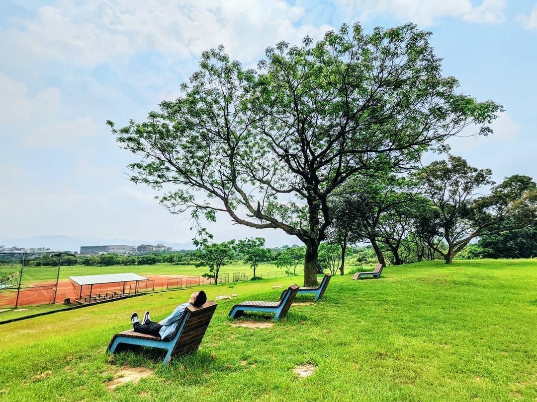 忙碌了一週，該找個地方好好放鬆一下，來這欣賞河畔美景，吹吹風，煩惱全消失 ｡:.ﾟヽ(*´∀`)ﾉﾟ.:｡