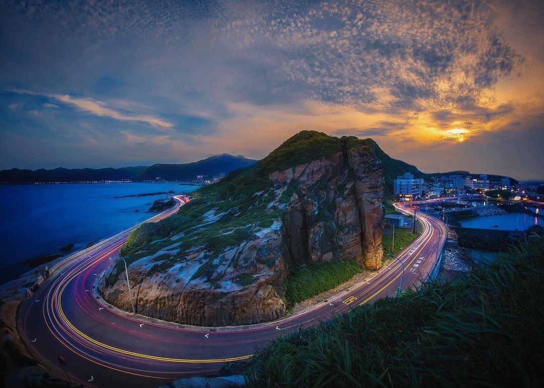 在不同的角度欣賞，都能看到不同的美，遠看它像一隻駱駝，因而得名駱駝峰