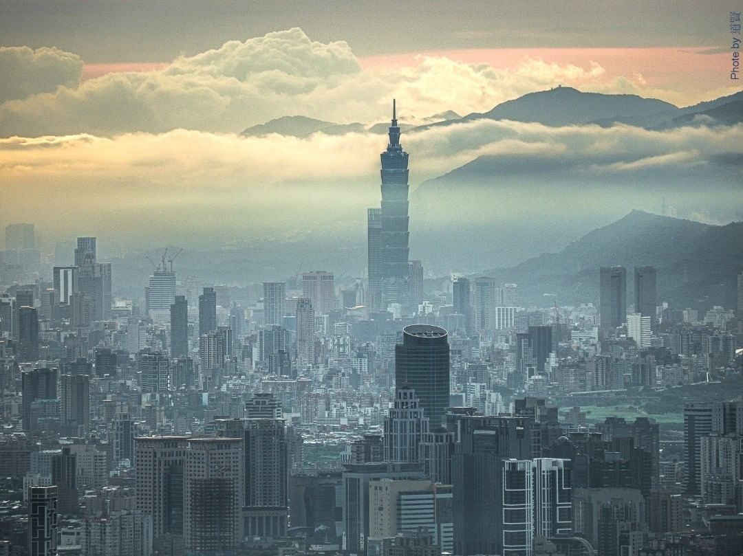 清晨的迷霧，裊繞在城市中，看起來如此唯美。