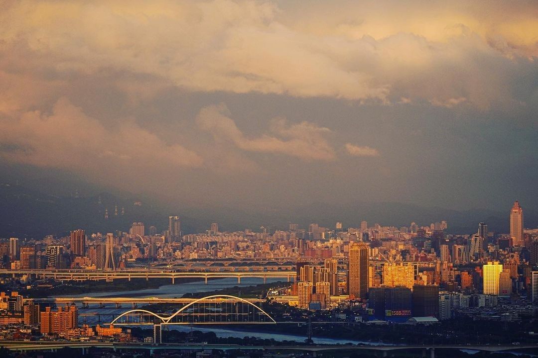 登上高點，俯瞰這城市美景 🏙