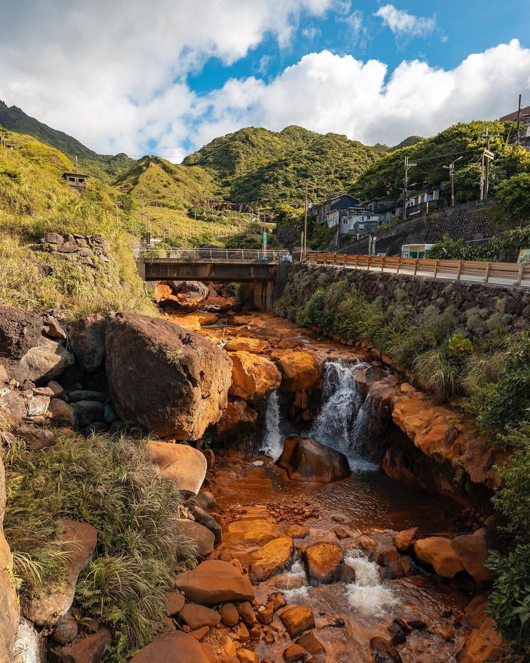 曾是知名礦區的金瓜石，雖然黃金歲月已過，留下的美景卻是真正的寶藏。