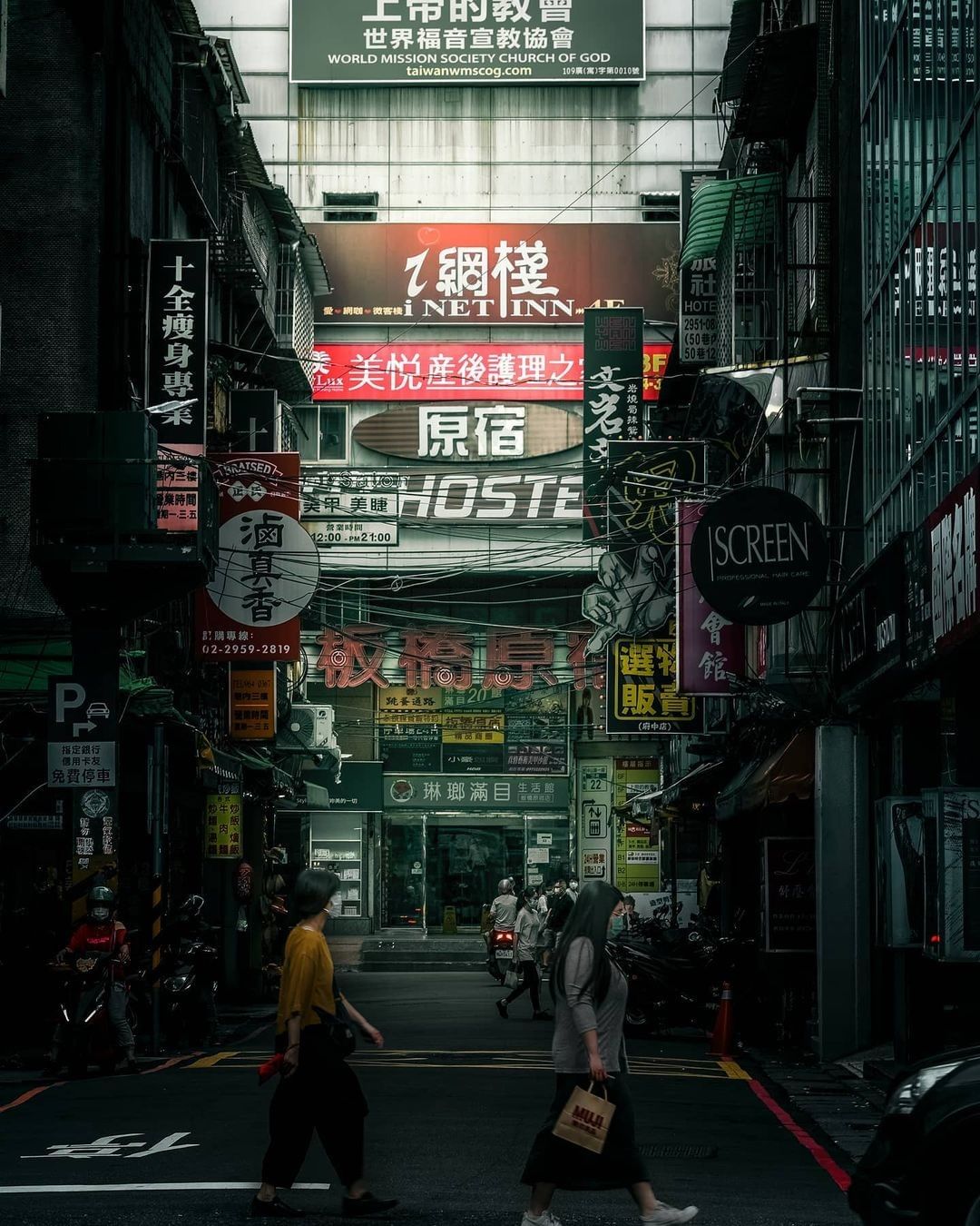 在熙來攘往的街道上，總有一處美景令你駐足