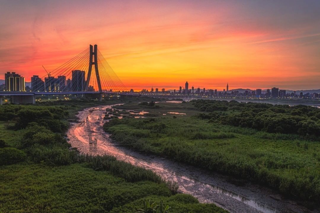 有人說：「旅行是從自己住膩的地方，去別人住膩的地方」。