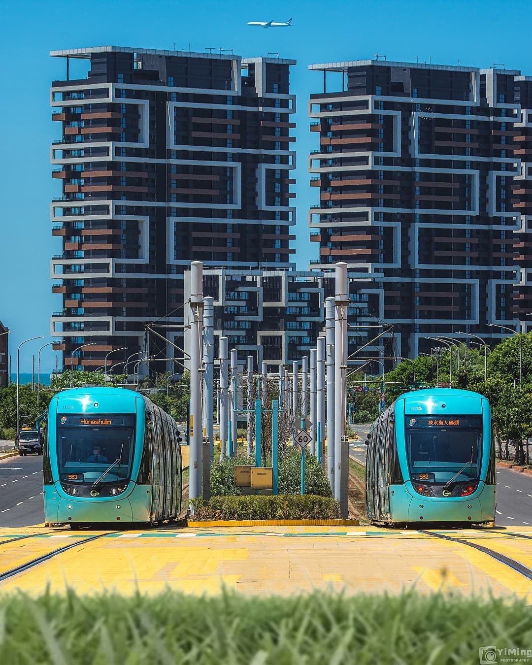 水藍色的列車，像是要開往童話世界 