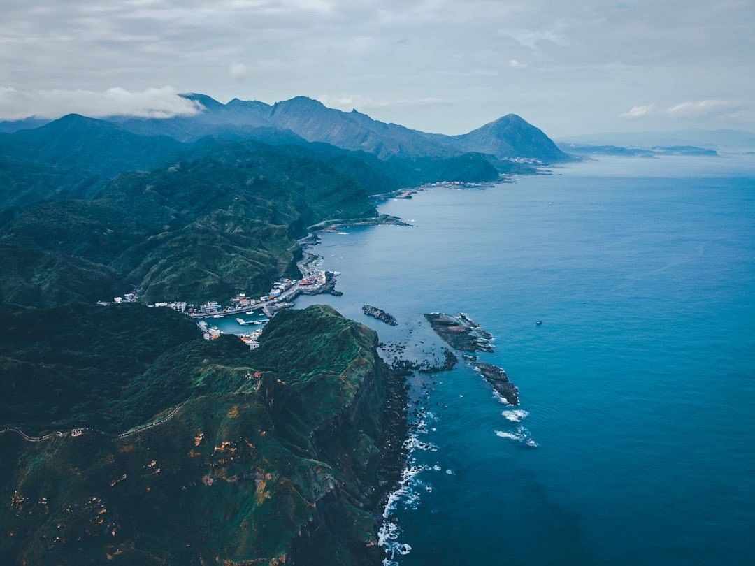 雲霧縈繞彷彿仙境，沈醉在這山美間的美景。