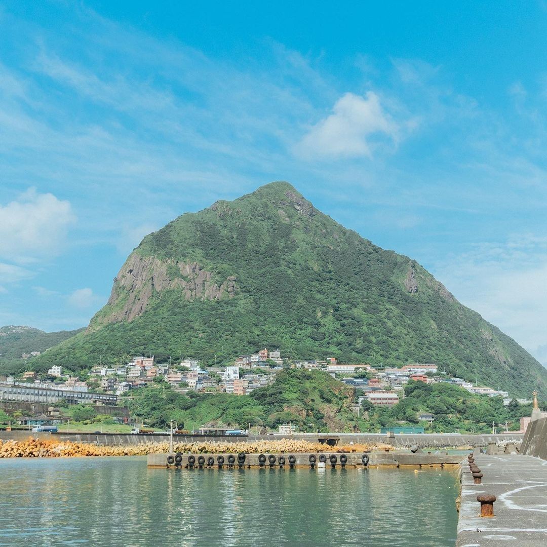 在喧囂的時代裡，走進寧靜的山城，感受寧靜的片刻。