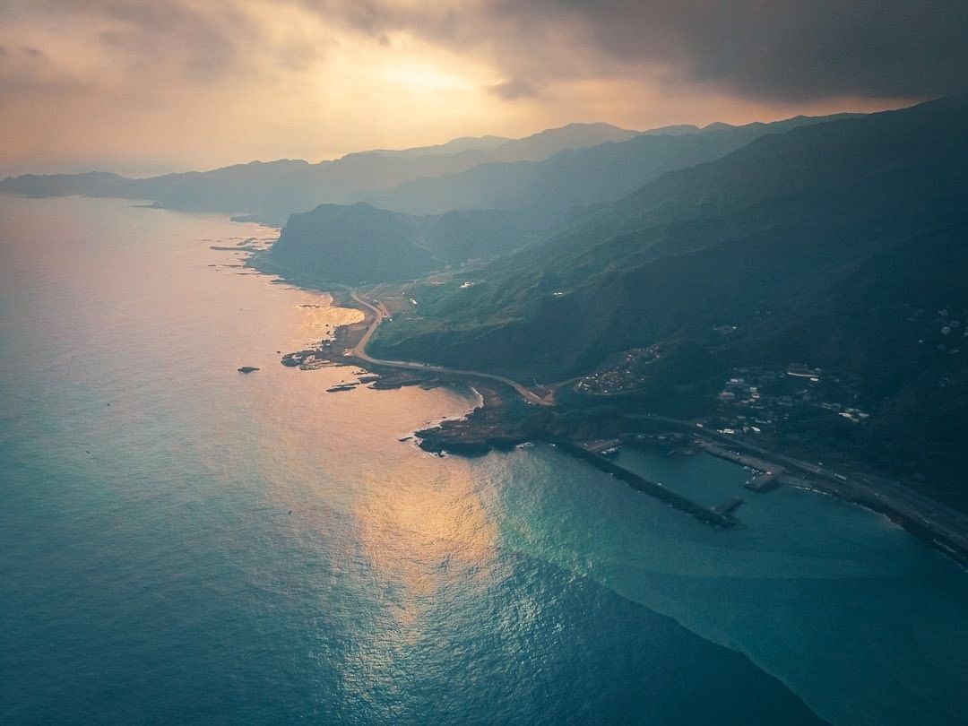 雨天，雨水洗淨了大地；晴天，陽光洗滌了心靈。