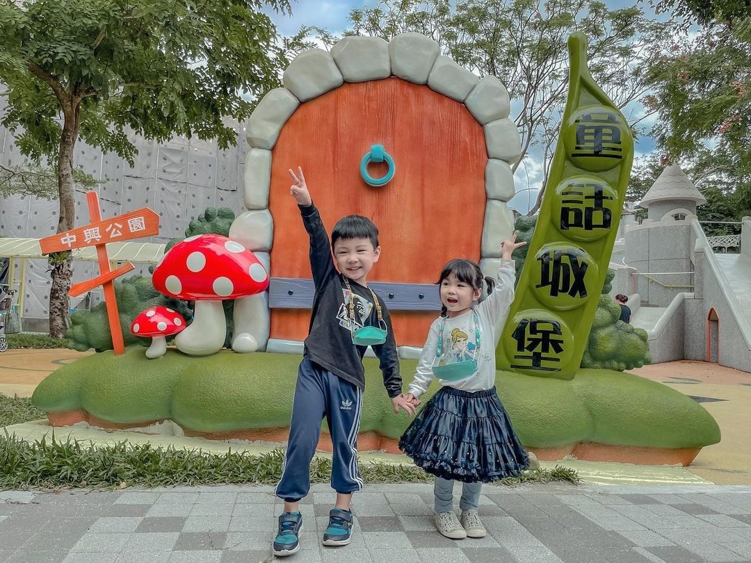 穿梭在這個童話主題的公園裡，彷彿變身成了故事的主角 