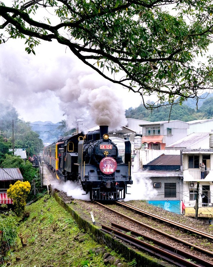 懷舊的蒸氣火車，好似走進了火車的時光隧道。