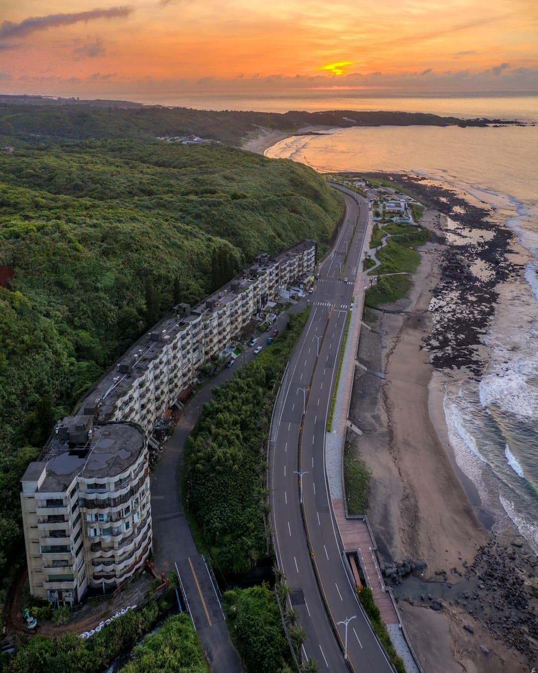 通往各地的公路，乘載了每個人的故事。